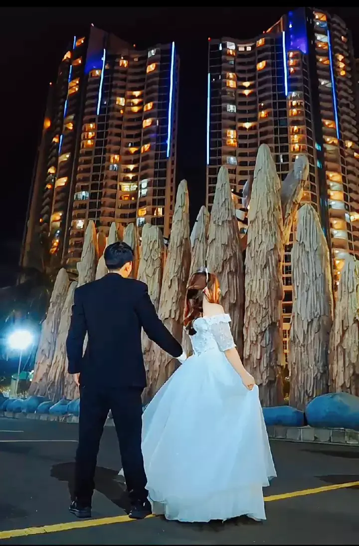 8b5f43e7907469c971fe44a1828ec570-1